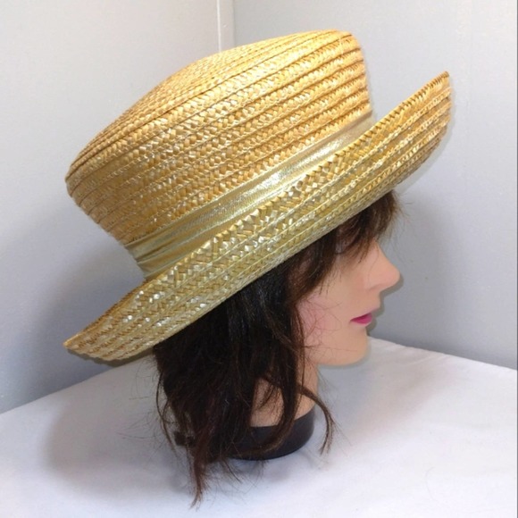 NWOT Adorable Summer 100% Straw 👒 with gold Bow accent - Picture 1 of 12
